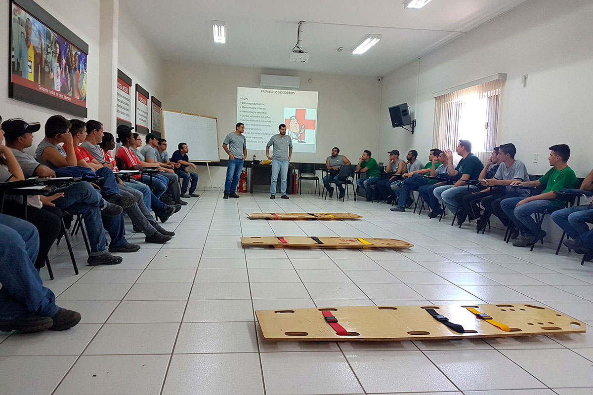 Treinamento e reciclagem da Brigada de Incêndio da Cozimax Móveis de Aço em 2018.