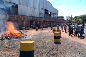 Treinamento e reciclagem da Brigada de Incêndio da Cozimax Móveis de Aço em 2018.